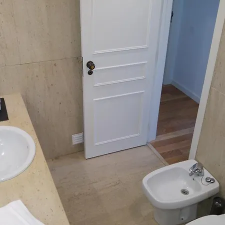 Elegant - 3 Bedrooms & Garage *