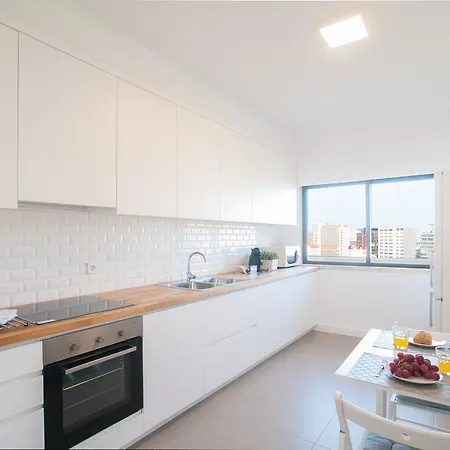 Apartment Elegant Apartment - 3 Bedrooms & Garage