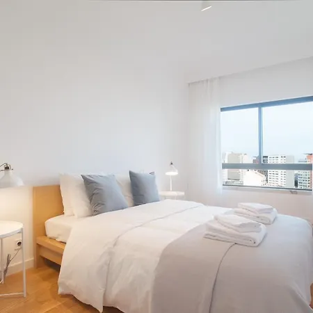 Elegant Apartment - 3 Bedrooms & Garage Apartment