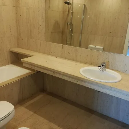 Elegant Apartment - 3 Bedrooms & Garage