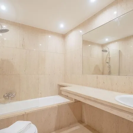 Elegant Apartment - 3 Bedrooms & Garage Apartment Lisbon